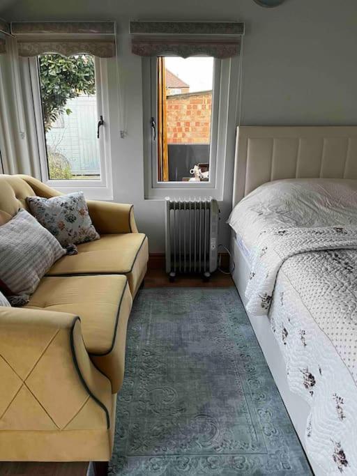 Charming Private Guest House Enfield Dış mekan fotoğraf